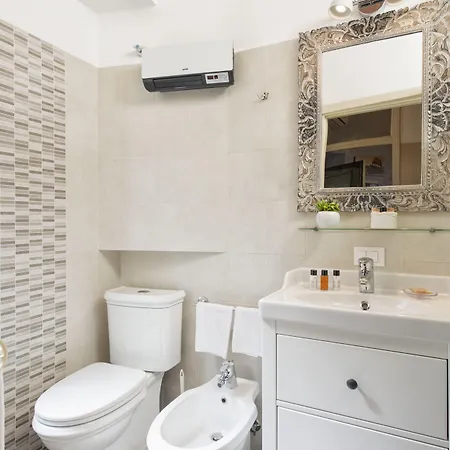 Navona Tower Relais Pensionat 4*