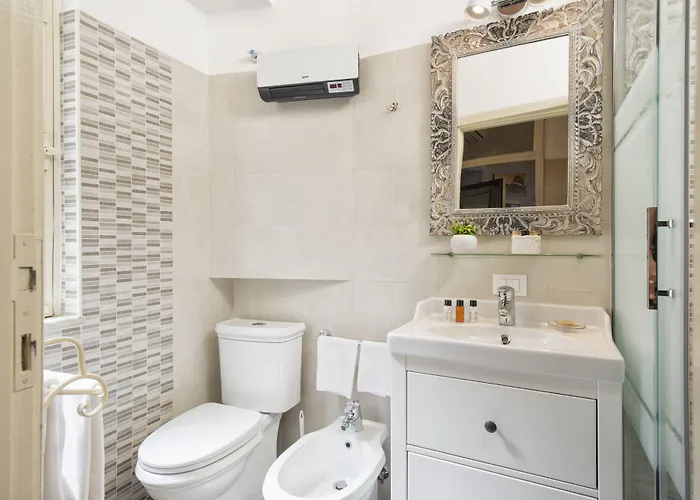 Navona Tower Relais Pensionat 4*