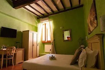 Navona Tower Relais Pensión 4*